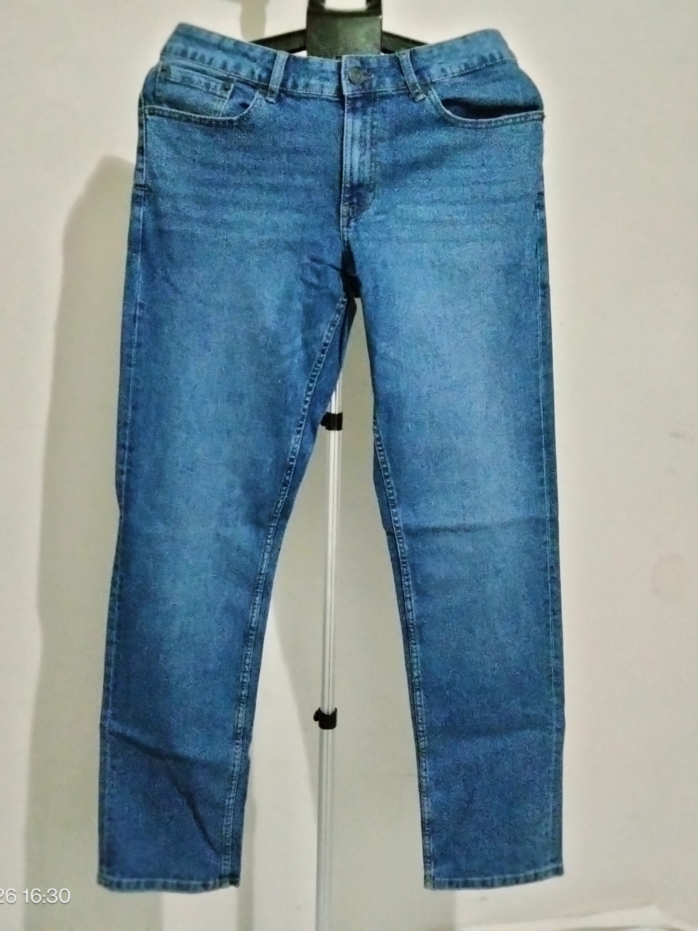 IZOD Saltwater Men's Straight Fit Stretch Denim Jeans Light Blue 32x34 NWT